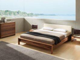 Modele de paturi lemn masiv si tapitate din piele in oferta DecoStores