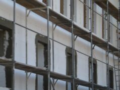 Cum influenteaza izolarea blocului cheltuielile la intretinere scaffolding-179206_960_720