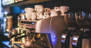 Ce întrebari să-ți pui inainte de a cumpara un aparat de făcut cafea