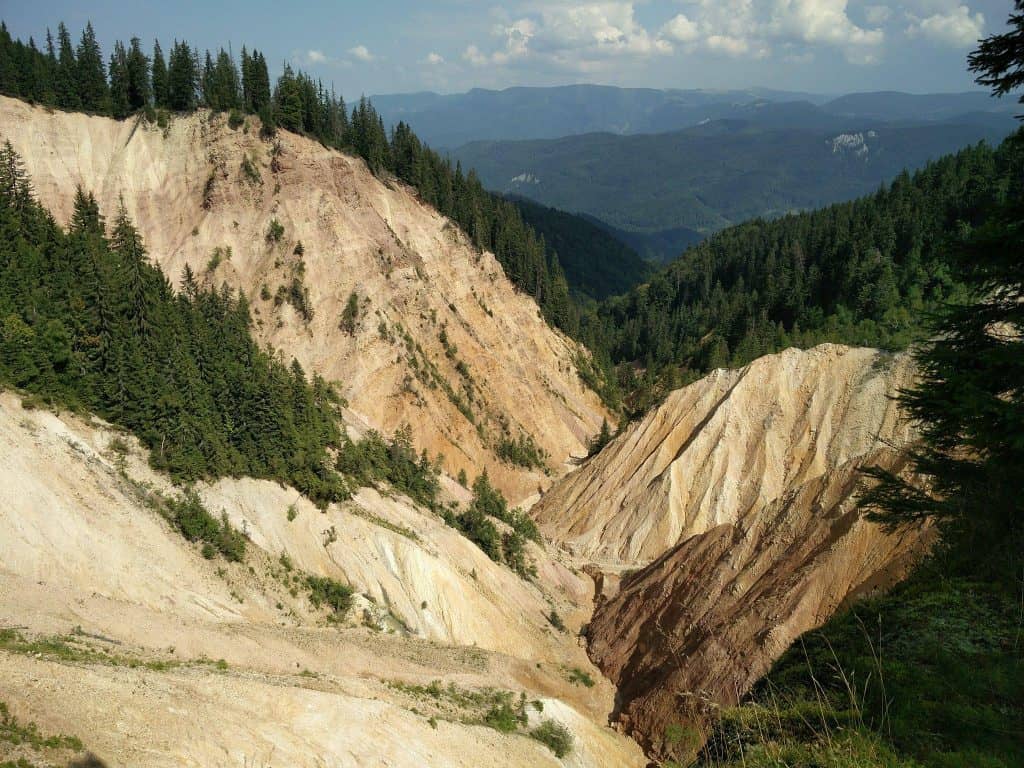 Groapa ruginoasa sau abisul aramiu