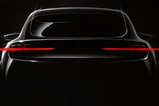 Ford a publicat prima imagine teaser a noului SUV electric Ford, inspirat din designul lui Mustang imagine teaser a noului SUV electric Ford