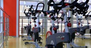 Trei tipuri de antrenament pe bicicleta de fitness