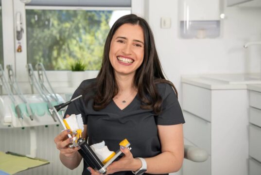 Beneficiile unui aparat dentar Damon si al unui aparat Metalic