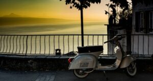 Cum sa iti protejezi  piesele scuterului  pe timp de ploaie