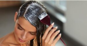 Sfaturi pentru îngrijirea părului: de ce preferă românii șampoane fără sulfat și parabeni?