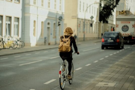 Avantaje oferite de mersul pe bicicletă în oraș