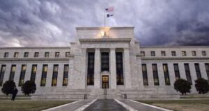 FED Menține Dobânda de Referință Stabilă: Perspective Prudente pentru Viitor