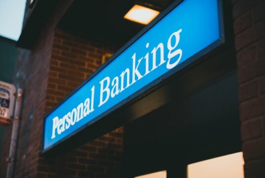 Performanță Record în Sistemul Bancar Românesc: Creșterea Activelor și Profitabilității în 2023