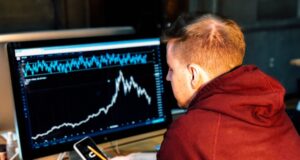 Creștere Modestă a Salariilor în România în Februarie 2024: Detalii despre Evoluția Câștigurilor